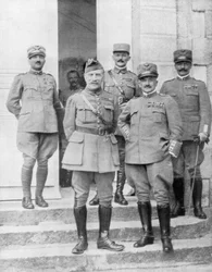 Le général Diaz et le général Foch se rencontrant au quartier général italien, Italie, 2 mai 1918