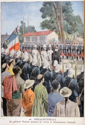 Général Voyron passant en revue les troupes françaises, Shanghai, 1900