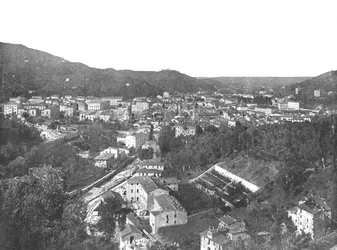 Vue générale de la ville de Carrare, Italie, 1895