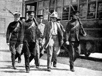 Espion allemand escorté à la prison militaire par les autorités canadiennes, Première Guerre mondiale