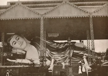 Gigantesque figure couchée de Bouddha, Pegu