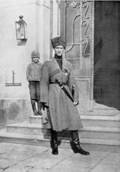 Grand-duc Michel Alexandrovitch de Russie en uniforme de cosaque, 1917