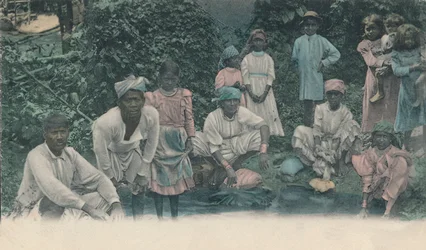 Salutations de la Jamaïque. Coolies lavant, 1905