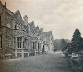Grizedale Hall, Lancashire : La façade sud et la terrasse, vers 1911
