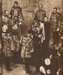 Son premier parlement ouvert, 1937