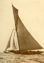 Le yacht de Sa Majesté Britannia, vers 1930