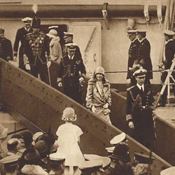 De retour à la maison - Le Duc et la Duchesse débarquant à Portsmouth le 27 juin 1927, 1937
