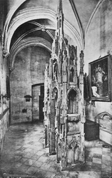 Intérieur du tombeau du pape Jean XXII, vers 1925