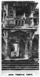 Temple jaïn fortifié, Ahmedabad, Inde, vers 1925