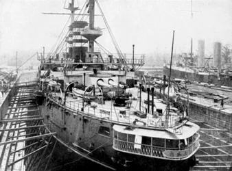 Navire de guerre japonais Mikasa aux docks de Portsmouth, Angleterre