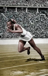 Jesse Owens au départ du 200 mètres aux Jeux olympiques de Berlin, 1936