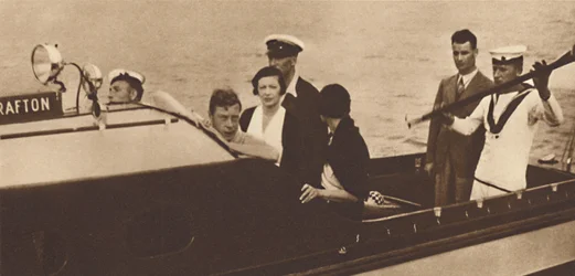 Le roi Edward retournant à son yacht depuis l