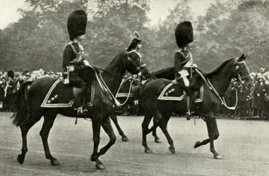 Le roi George chevauchant avec feu le roi George V et le prince de Galles, 1928