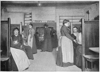 Cuisine dans une maison de logement pour femmes célibataires, Spitalfields, Londres, vers 1903