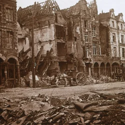 La Petite Place, Arras, nord de la France, vers 1914-1918