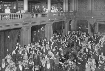 Soirée des dames à la Royal Society, Londres, vers 1903