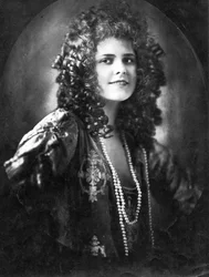 Liane Haidt (photo n/b)