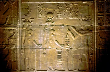 Relief en calcaire au temple de Philae, Égypte ancienne