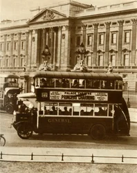 Le nouveau bus tout temps de Londres, 1927, 1935