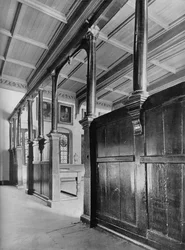 Regard dans la salle d