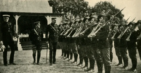 Lord Kitchener passant en revue les cadets australiens, Première Guerre mondiale, vers 1914
