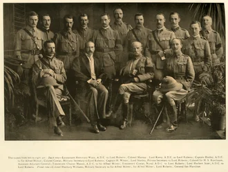 Lord Roberts et Sir Alfred Milner avec leurs états-majors personnels, 1900, 1901