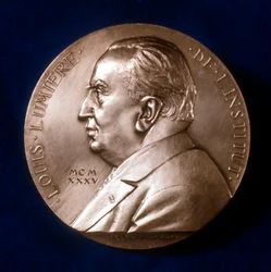 Louis Jean Lumière 1864-1948, pionnier de la cinématographie, vers 1935