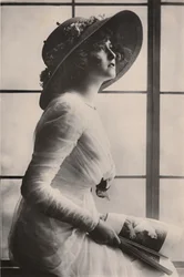 Mademoiselle Gabrielle Ray, 1883-1973, vers 1930