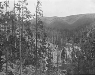 Rivière Missouri, en aval des Great Falls, Montana, USA, vers 1900