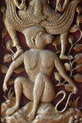 Relief de singe sur une porte à Wat Dab Phai, Chiang Mai, Thaïlande
