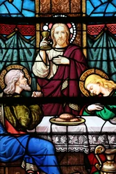 Cathédrale de Moulins. Vitrail. La Cène est le dernier repas que Jésus a partagé avec ses apôtres à Jérusalem, 20160603, Moulins, Europe