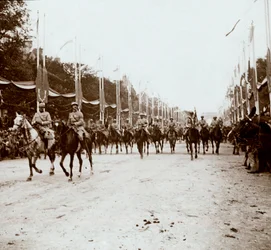 Officiers montés, défilé de la victoire, Paris, France, vers 1918-1919