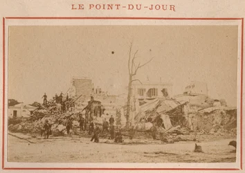 Municipalité de Paris (1871) : vue des ruines dans le quartier du Point-du-Jour à Paris en mai 1871. Photographie de Pierre Pepetit. Impression sur carton, Dim. 9x5,4 cm
