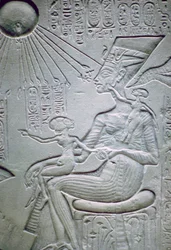 Néfertiti et deux de ses filles