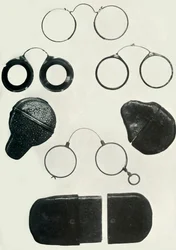 Lunettes et étuis de Nuremberg : fin 17e et début 18e siècles, 1934
