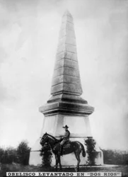 Obélisque des Deux Rivières, 1895, années 1920