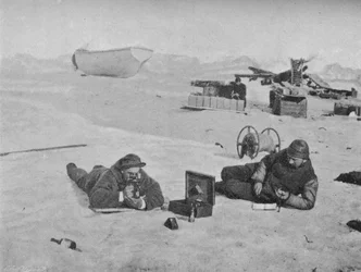Observation avec sextant et horizon artificiel. Juillet 1895, 1897