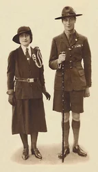 En route pour un rassemblement de scouts et guides, vers 1931 1937