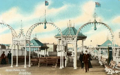 Sur le Palace Pier, Brighton, Sussex, vers 1900