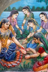 Un jour, alors que Radha marchait pour rencontrer Krishna, elle a marché sur l