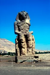 Un des Colosses de Memnon, près de la Vallée des Rois, Égypte, 14ème siècle av. J.-C.
