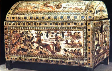 Coffre peint et incrusté du trésor de Toutankhamon, Égyptien ancien, vers 1325 av. J.-C.