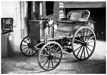 Voiture à moteur à essence Panhard et Levassor