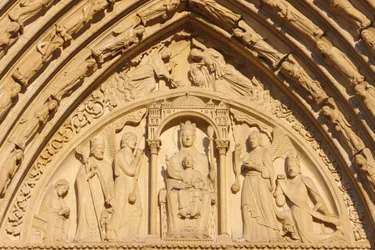 Cathédrale Notre-Dame de Paris aile ouest : tympan de la porte Sainte-Anne, Paris, France