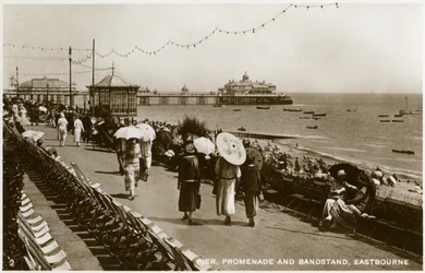 Jetée, promenade et kiosque à musique, Eastbourne, Sussex