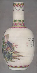 Bouteille en porcelaine dans le style Ku Yueh Hsuan. Période Chien Long, 1736-1796, 1928