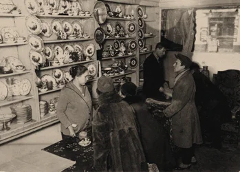 Aperçu avant la vente aux enchères des biens de la famille du tsar Romanov, Moscou, 1927