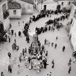 Procession de flagellants, Albano di Lucania, Potenza, Basilicate, Italie (photo n/b)