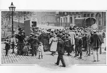 Spectacle de Punch et Judy, Londres, vers 1903
