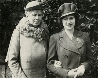 La reine Mary avec la princesse Elizabeth, avril 1944